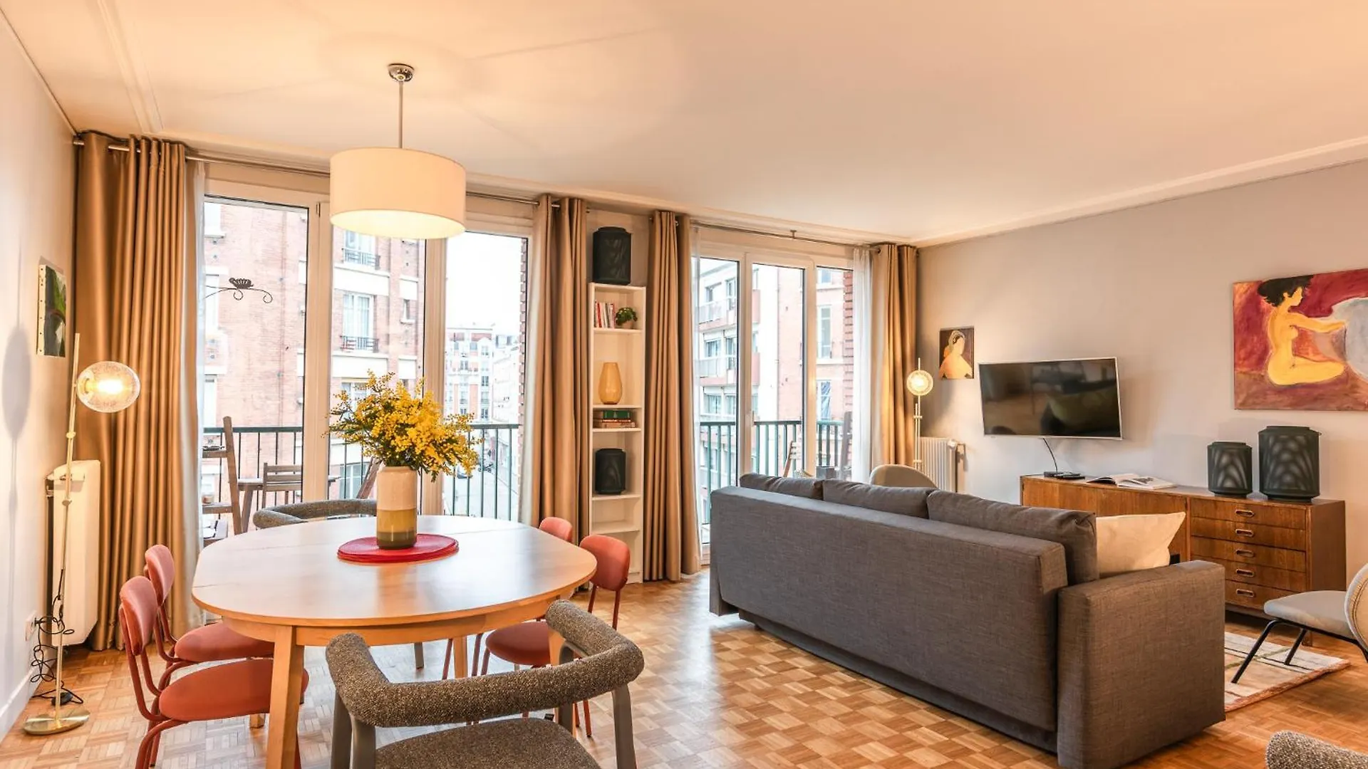 Luxury Flat For 6 People With Balcony - Near Metro location